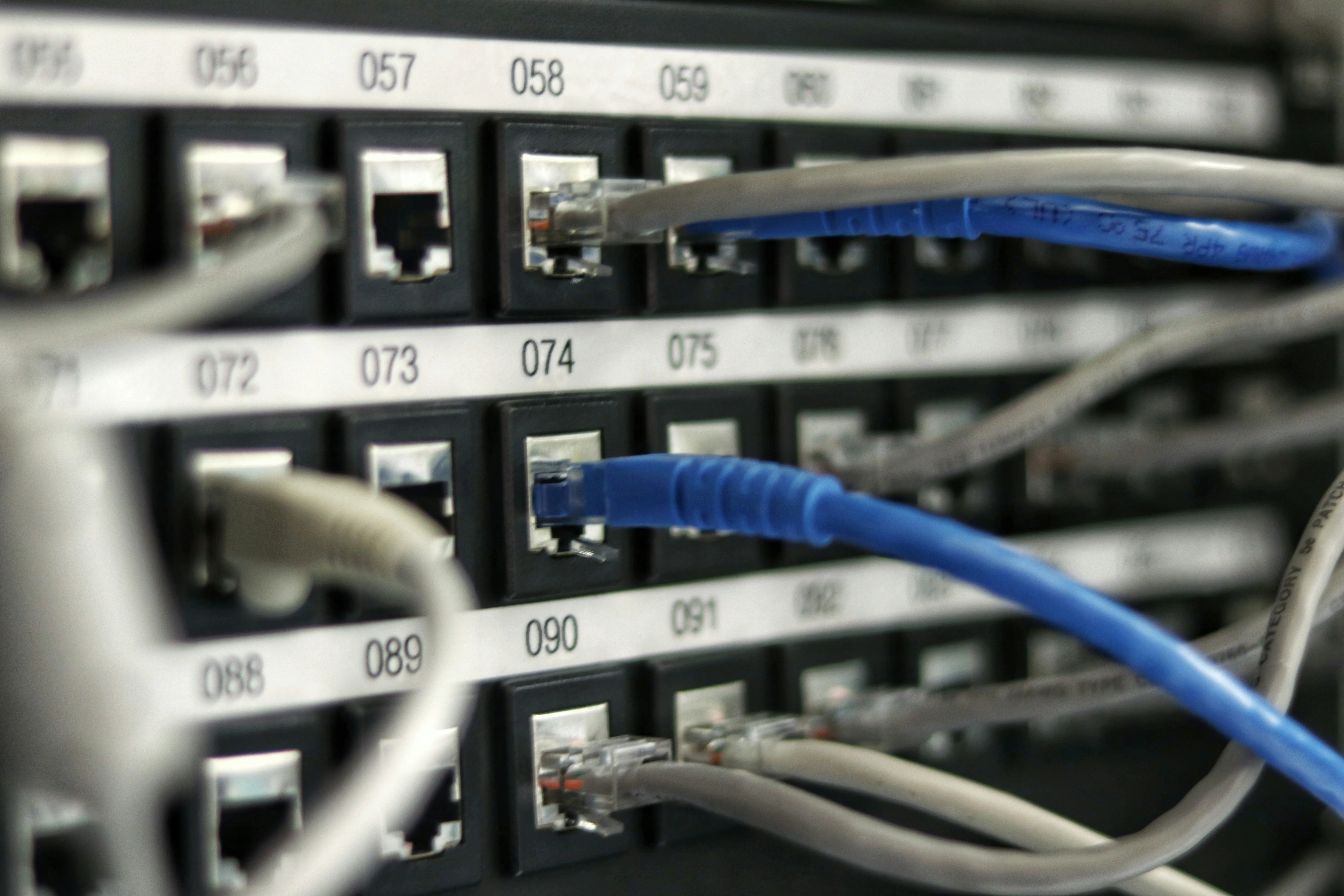 Labelled patch panel with ordered copper patch leads